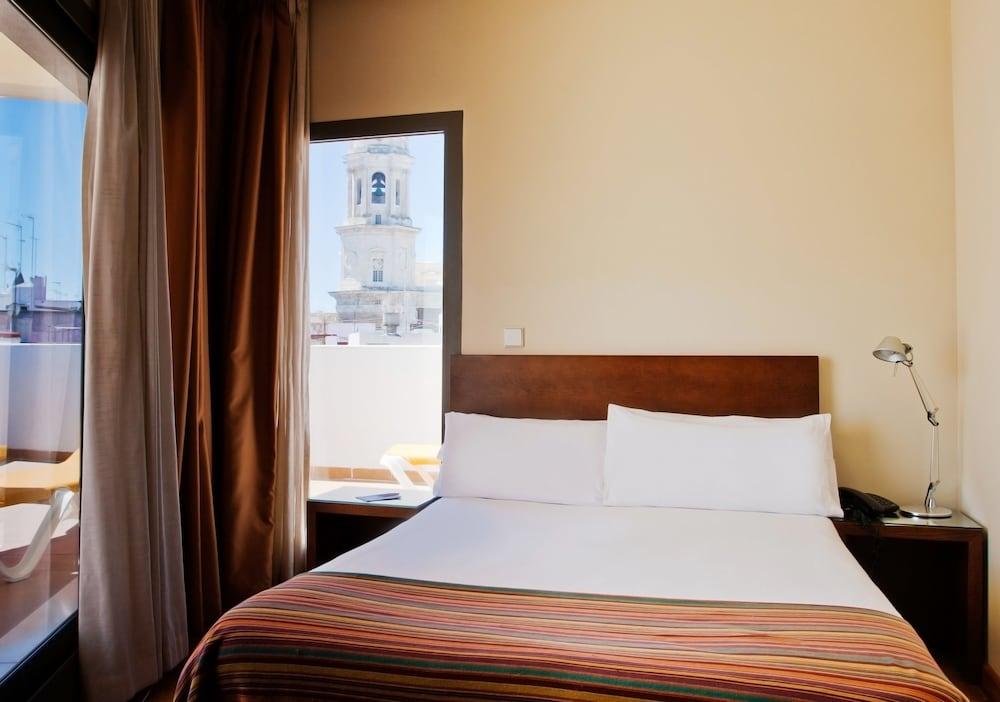 Hotel Patagonia Sur Cadiz Exterior photo